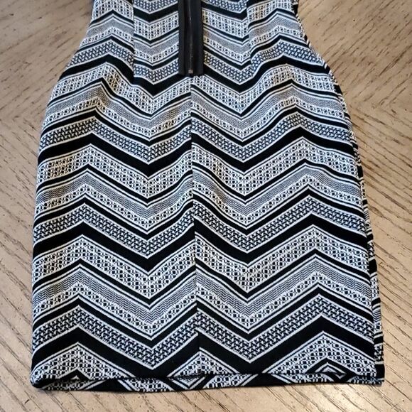 Black and white XS bar lll dress. - Picture 6 of 6